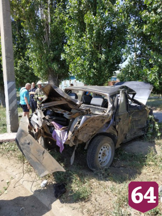 Девушка покалечилась в ДТП с деревом под Саратовом