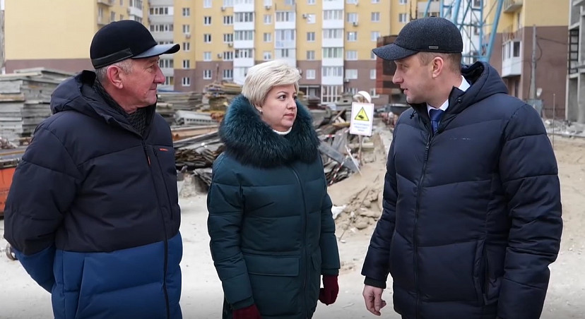 Губернатор провел планерки на стройках Саратова