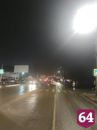 При наезде автомобиля на двух пешеходов погибла женщина