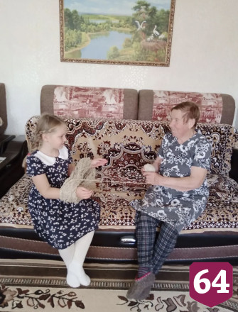 Саратовским детям показали путь от чеса козы к шерстяным носкам 