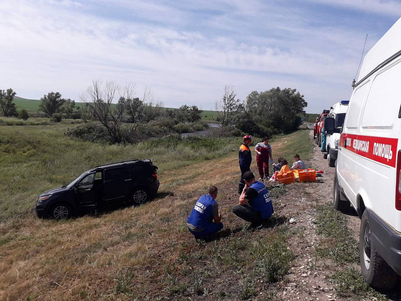 Мать и двое детей покалечились в ДТП с грузовиком под Саратовом
