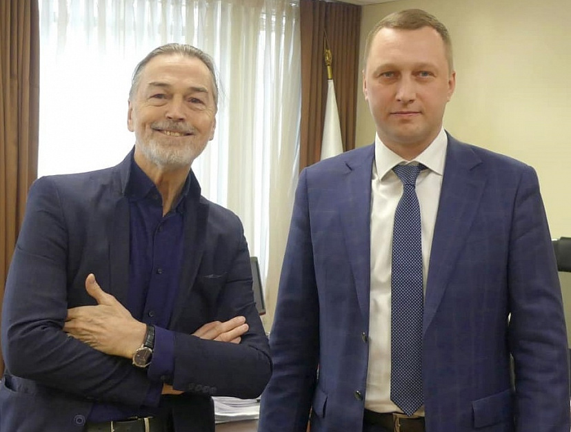 В Саратов по приглашению председателя правительства приехал Никас Сафронов