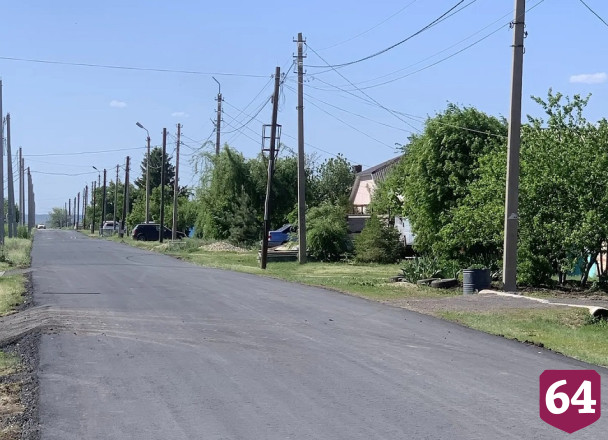 Два района Саратовской области выполнили половину годового объема дорожных работ