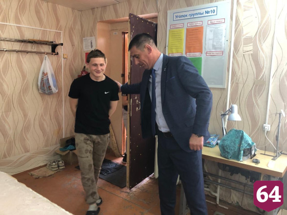 В лицее под Саратовом шьют одежду и подушки для бойцов СВО