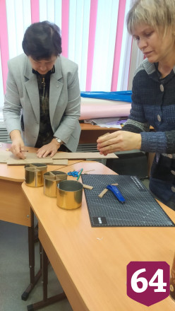 Саратовские школьники передали окопные свечи бойцам на передовой