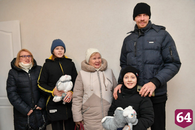 В Энгельсе переселенцам из аварийного жилья купили новые квартиры