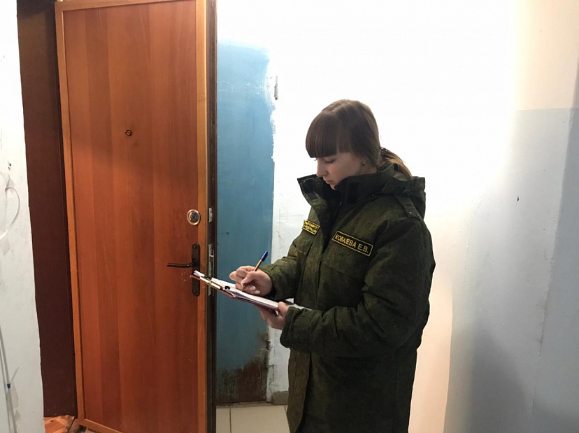 В квартире на окраине Саратова нашли труп пенсионерки с кровоподтеками
