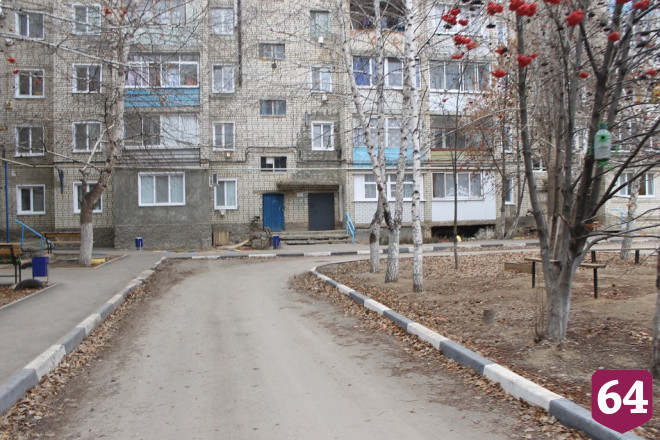 Активистов возмутили заросшие бурьяном дворы Пугачева 