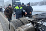 Саратовские автоинспекторы помогли владельцу грузовика с замерзшей соляркой