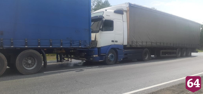 На саратовской трассе ДТП с фурами привело к 8-километровой пробке