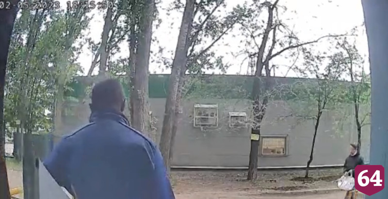 В Саратове рецидивисты вынесли из дома двери лифта