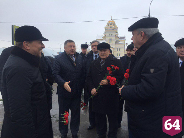 Законодатели из ПФО прошли по саратовскому бульвару Героев Отечества