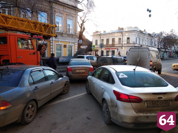 На Вольской у ТЮЗа столкнулись четыре автомобиля 