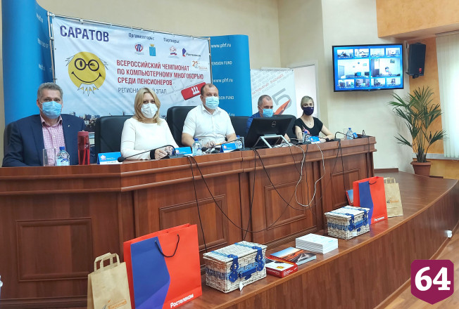 В Саратове пенсионеры соревновались в компьютерной грамотности