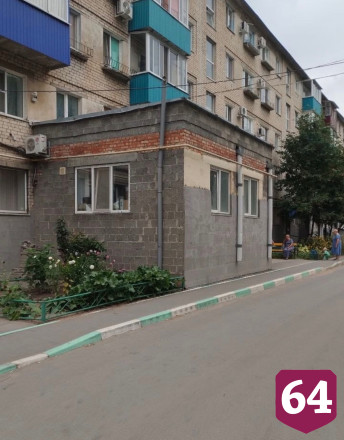 Горожан впечатлила пристройка к пятиэтажке на месте клумбы