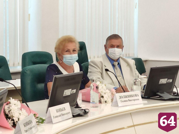 В правительстве в День семьи угощали вареньем и играли Штрауса 