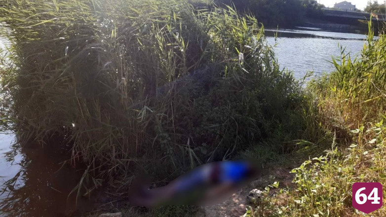Спасатели вытащили тело утопленника из канала под Саратовом