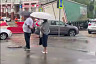 В центре Саратова фура провалилась в коммунальную яму