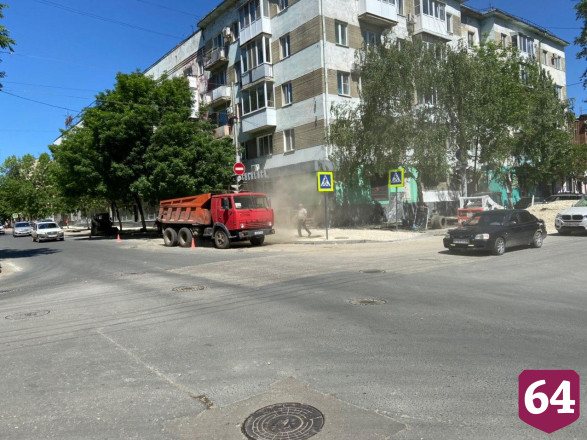 В Саратове дорожные рабочие массово игнорируют масочный режим 