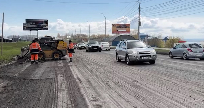 Дорожники ремонтируют одну из ключевых магистралей Саратова