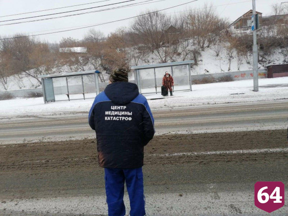 Провалившийся под лед рыбак выбрался на берег и отправился на остановку