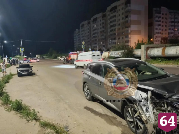 В Саратове подростки на питбайке столкнулись с кроссовером