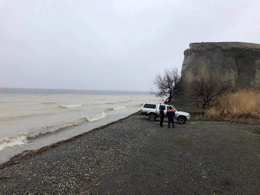 Водолазы ищут пропавших рыбаков в Волге под Саратовом