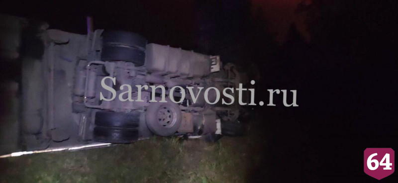 Под Саратовом в ДТП с фурой разбились подросток и 4-летняя девочка