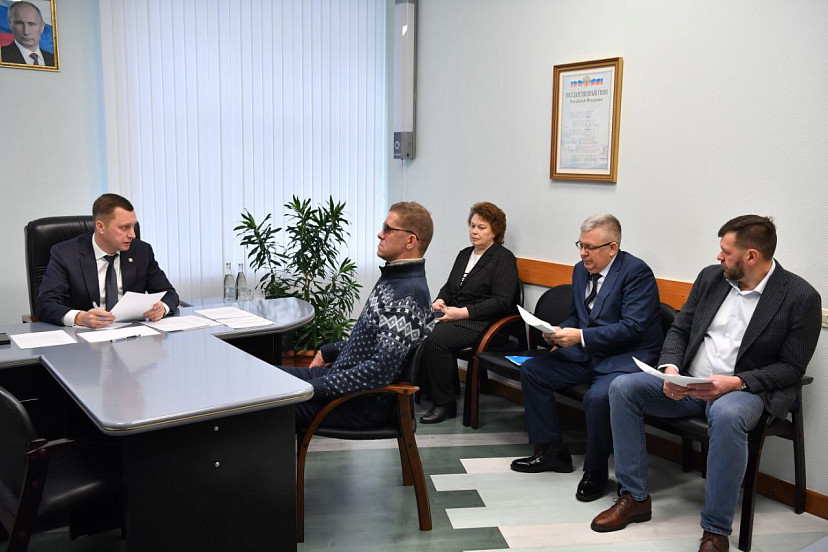 На личном приеме Романа Бусаргина попросили о «говорящих» светофорах