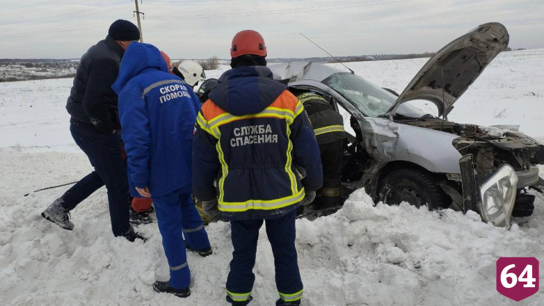 Два человека пострадали в столкновении иномарок в Саратове