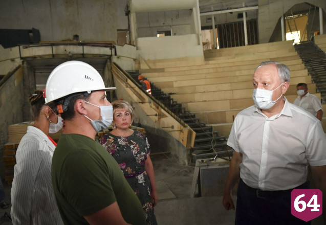 Губернатор потребовал убрать ларьки с Аллеи роз 