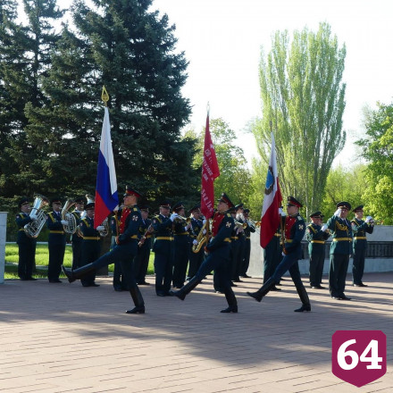 Саратовский губернатор почтил память героев Великой Отечественной