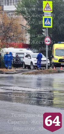 В Саратове кроссовер без водителя насмерть сбил пешехода