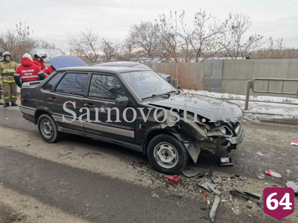 В массовой аварии с такси на Безымянной улице ранены 2 человека