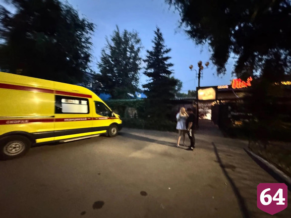 В Саратовской области посетитель бара пострадал после конфликта с охранником