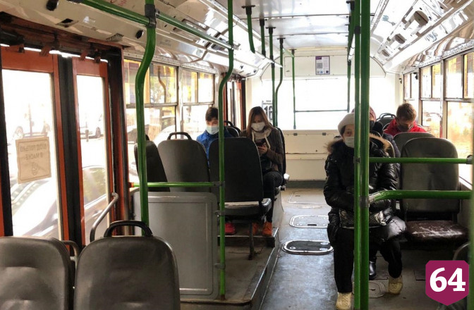 В Саратове пассажиры общественного транспорта начали носить маски