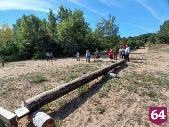 Саратовские ученые прошли в Дьяковском лесу по «босоногой тропинке»