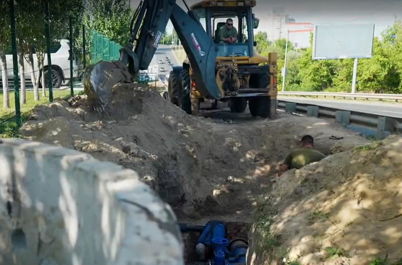 На улице Усть-Курдюмской обновили сети водоканала