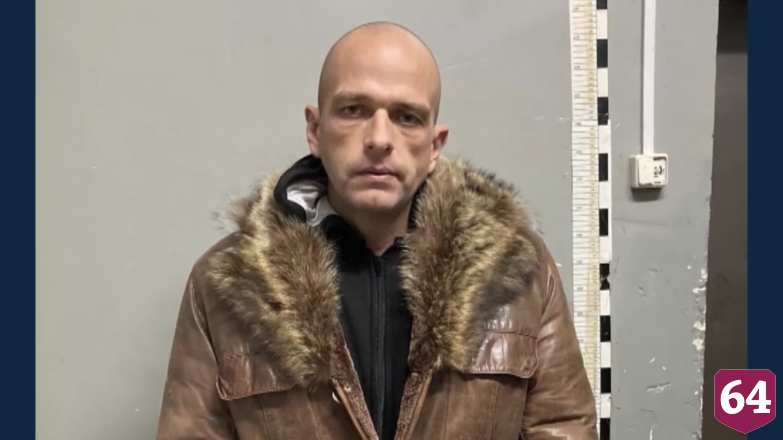 Мошенник выманил у саратовца «Айфон» и сдал в комиссионку