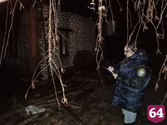 Мальчики перед смертью в огне разбудили пьяного отчима и спрятались под кроватью