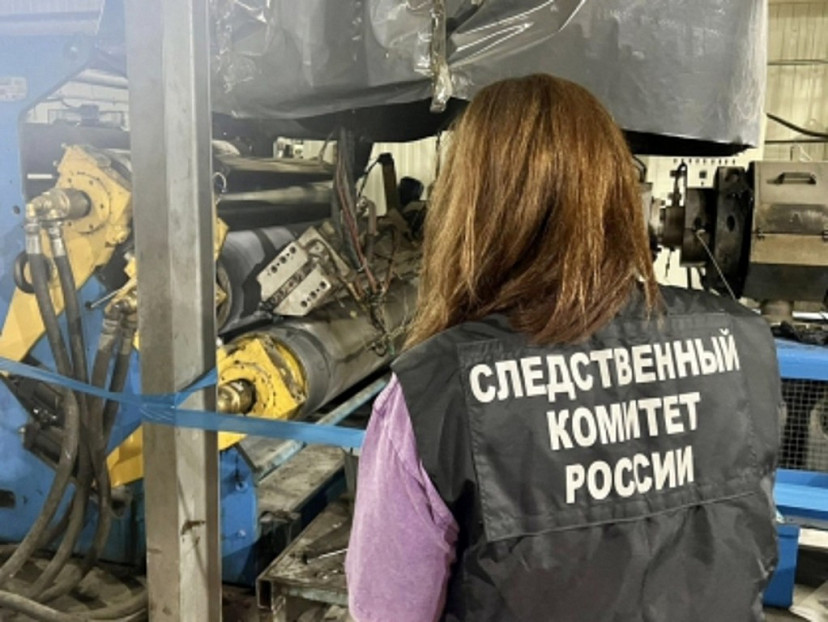 На предприятии в Энгельсе рабочий за станком повредил руку