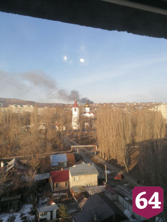 На улице Сызранской полыхает частный дом