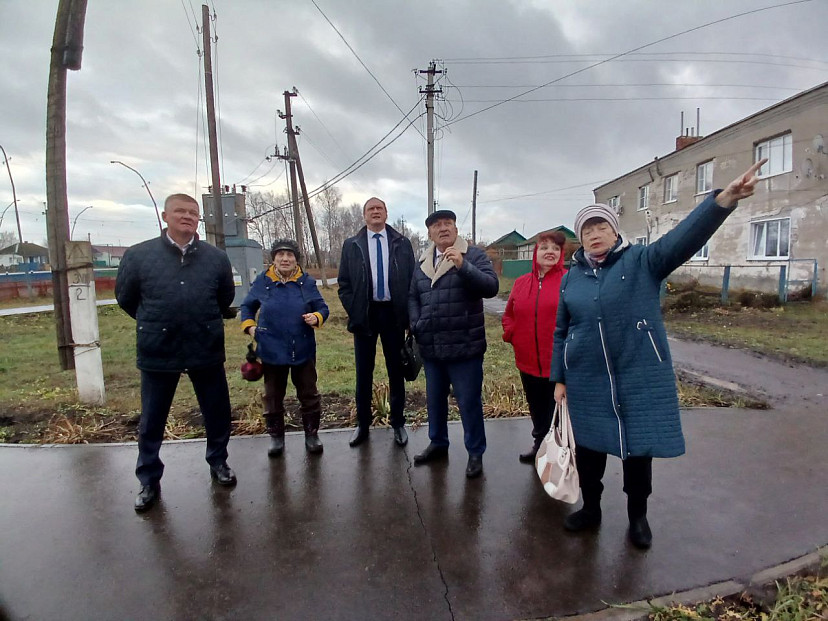 Саратовских чиновников призвали отремонтировать крышу учительнице