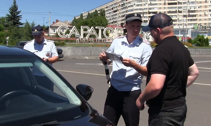 Саратовские автоинспекторы поймали двух водителей со 166 штрафами