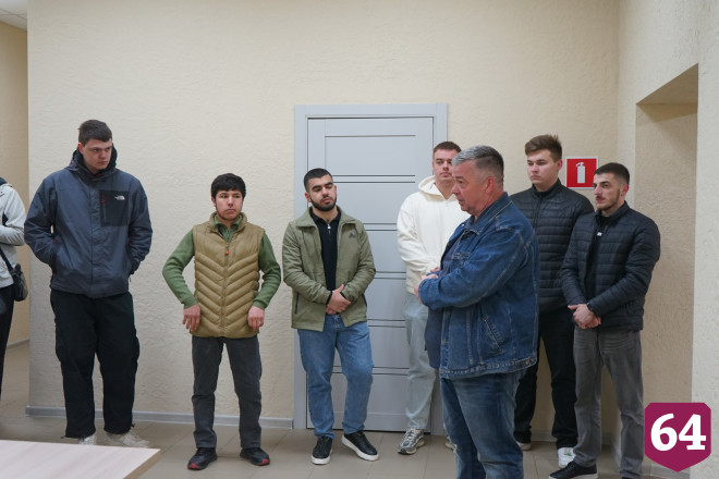 Саратовским студентам показали работу асфальтобетонного завода 