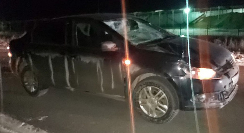 На выезде из поселка автомобиль насмерть сбил женщину 