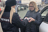 В Саратове полицейские угощали автоледи пирожными