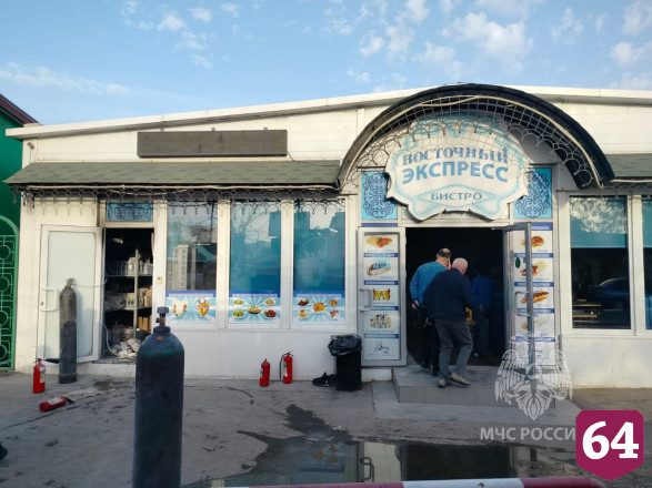 В Энгельсе из-за масла во фритюре сгорело кафе 