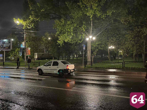 В Саратове пенсионер на «Рено» сбил женщину