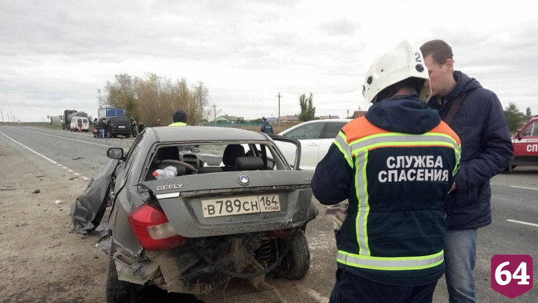 Саратовская автоледи спровоцировала массовую аварию с 8 пострадавшими